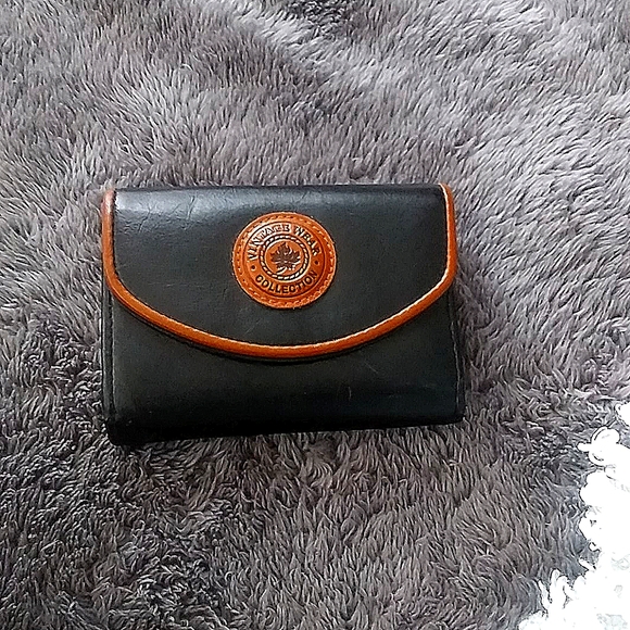 Walet - Picture 1 of 2